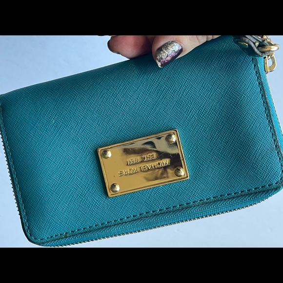 Michael Kors wristlet/wallet - Picture 3 of 10